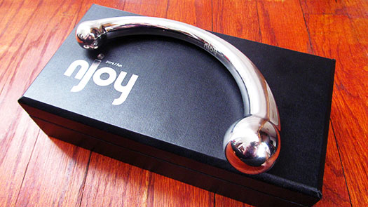 Image of the njoy Pure Wand on top of a black box with the njoy logo on it